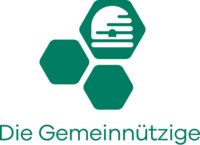 Bienenwarben und ein Bienenkorb in einer der Waden