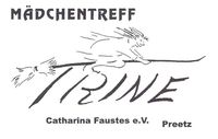 Mädchentreff Trine mit einer kleinen Hexe auf einem Besen