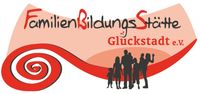 Namesschriftzug mit einer Reihe davor stehender Personen 
