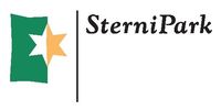 Namensschriftzug und Stern in Gold und Weiß auf grünem Grund