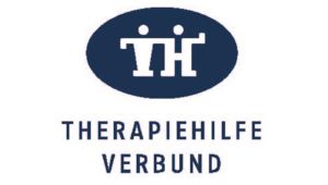 Der Namensschriftzug und die Buchstaben TH als kleine Figuren 