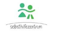 Namensschriftzug mit zwei Figuren in grün, eine Frau und ein Mann