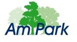 Die Worte "Am Park" unter drei Bäumen