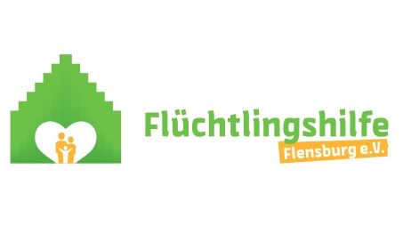 Der Namensschriftzug und ein Haus mit einem Herzen als Eingang, in dem Vater, Mutter und Kind stehen 
