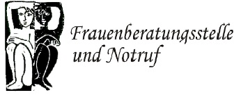 Eine weiße und eine schwarze Frau sitzen nebeneinander und der Namensschriftzug