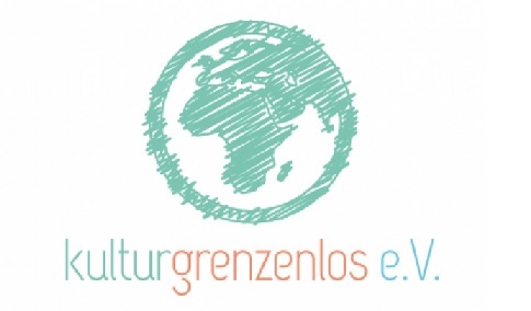 Die Weltkugel gezeichnet und darunter in bunter Schrift "kulturgrenzenlos"