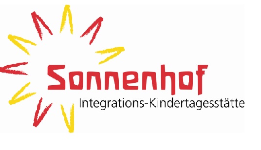 Der Namensschriftzug mit einer großen Sonne 