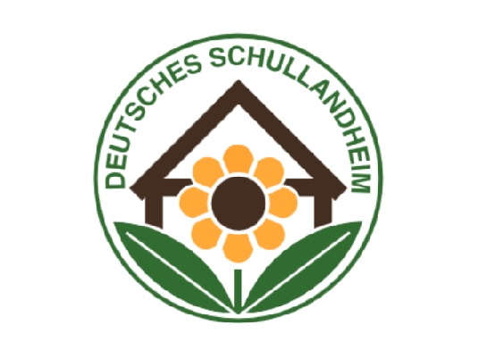 Namensschriftzug und ein Haus, in dessen Mitte eine Sonnenblume zu sehen ist 